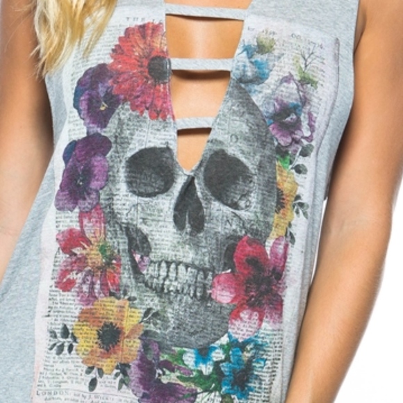 Last 1! GREY SUGAR SKULL CUTOUT LADDER MUSCLE TEE - Picture 3 of 3